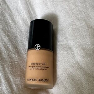 Giorgio Armani Luminous Silk Foundation